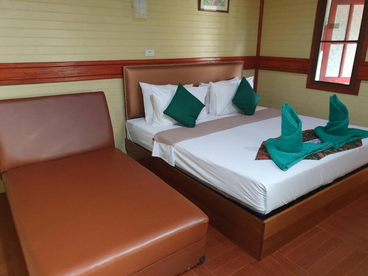 The Royal Bamboo Lodges - Sha Certified Khao Sok National Park Exteriör bild