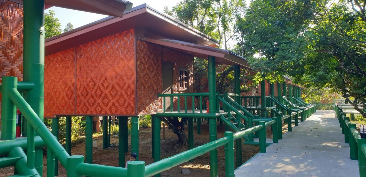 The Royal Bamboo Lodges - Sha Certified Khao Sok National Park Exteriör bild